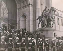 Theodore Roosevelt Statue Removal Begins at Museum of Natural History. The removal of the statue of Theodore Roosevelt begins at the Natural History Museum Roosevelt's equestrian statue, which has evoked protests as a symbol of colonialism and racism, leaves the pedestal in ruins.