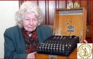 Second World War Hero Mavis Batey with the Abwehr Enigma machine in 2004 