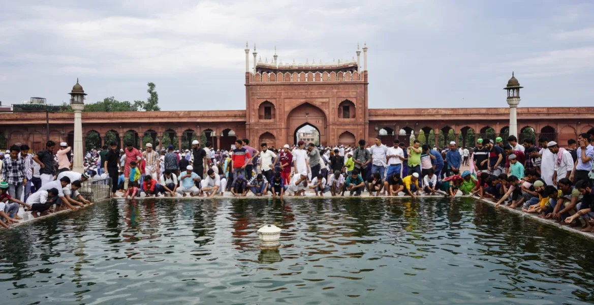 Indian Muslims celebrate the beginning of Ramadan